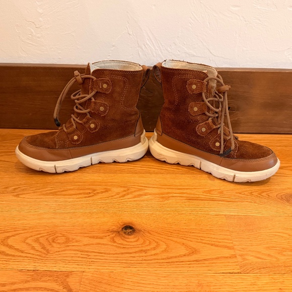 Sorel Explorer™ Lace WP in Velvet Tan/Chalk (Size 1 Little Kid) - Picture 3 of 9
